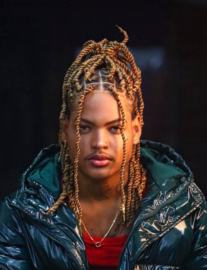 Box braids em tom caramelo