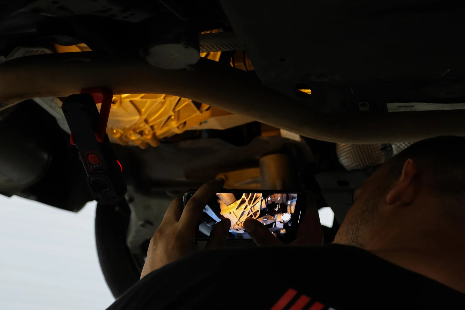 Registro de imagens durante a inspeção da parte inferior de um veículo